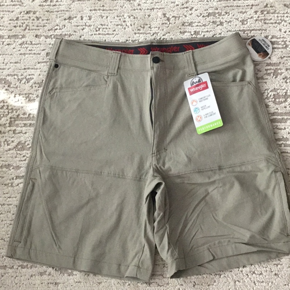 Wrangler Men's Olive Shorts